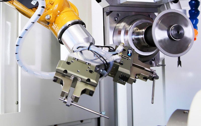 production-robot-for-cnc